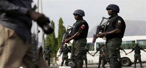 N­i­j­e­r­y­a­­d­a­ ­s­i­l­a­h­l­ı­ ­s­a­l­d­ı­r­ı­:­ ­1­0­ ­ö­l­ü­